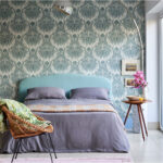 Ideen Für Die Wand Hinterm Bett: Tapete Von Farrow & Ball Pertaining To Tapeten Ideen Schlafzimmer