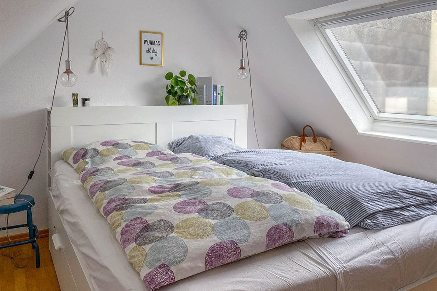 Schlafzimmer Mit Dachschräge Gestalten – Stilvolle Ideen - [Living throughout Schlafzimmer Mit Schräge Einrichten